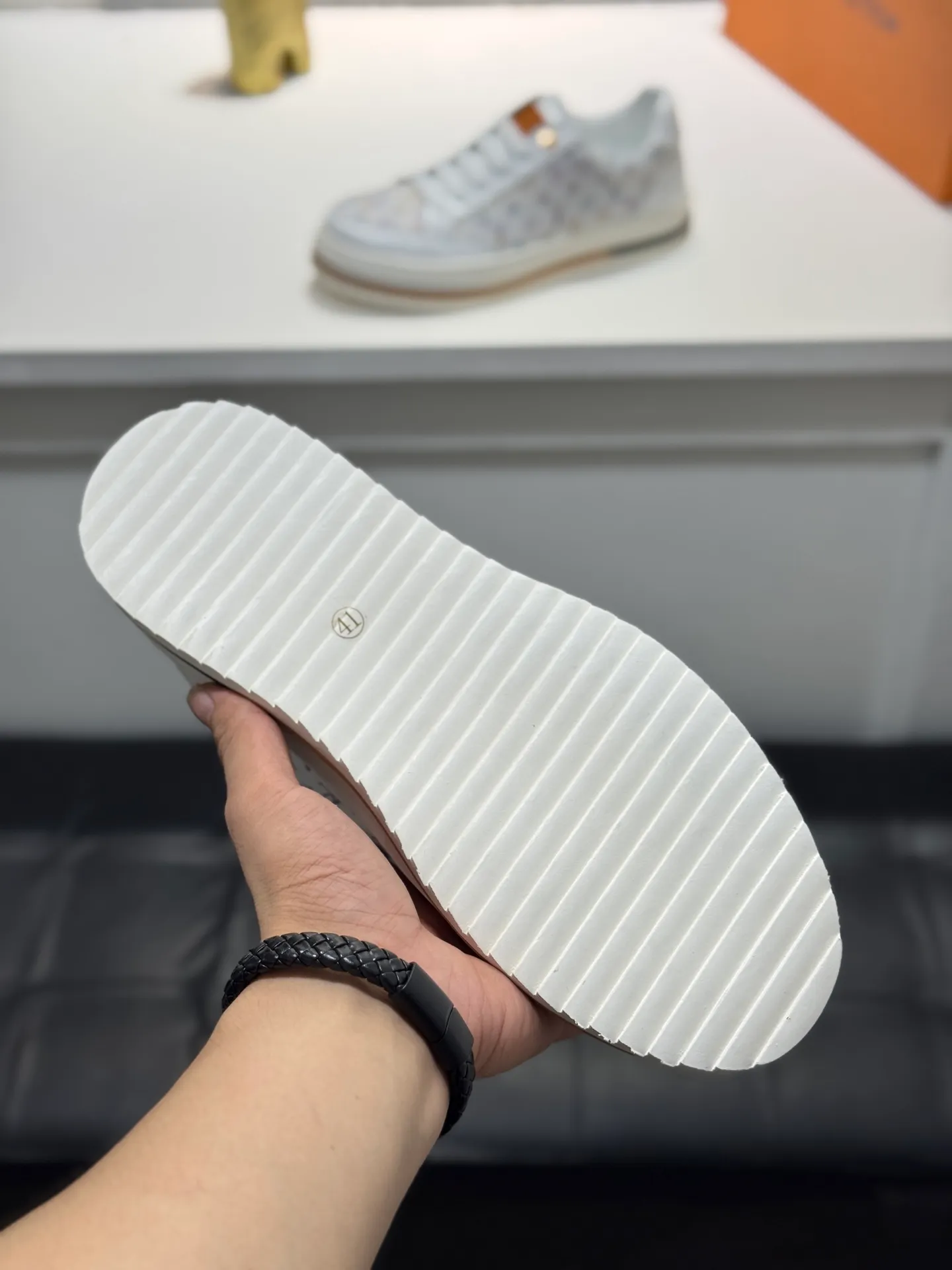 Men's shoes 💰400 [New style] 🌂🌂Top original order - Louis Vuitton®️ Trendy and fashionable yet low-key men's casual shoes, LV special fabric pattern on the upper, comfortable and breathable, sheepskin lining, original rubber outsole, 3 colors available ~ a must-have for sportsmen. Size: 38-44 (45 customized